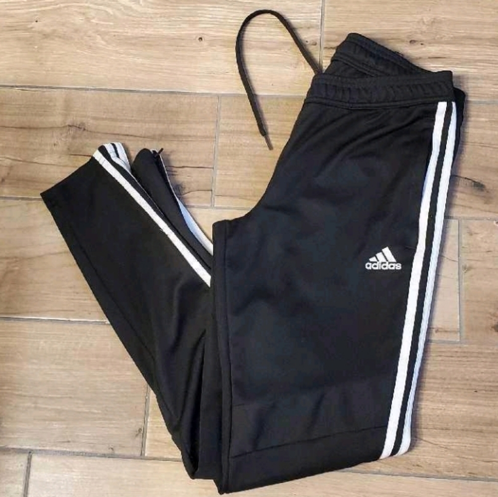 Women's Adidas joggers size small. Excellent condition
